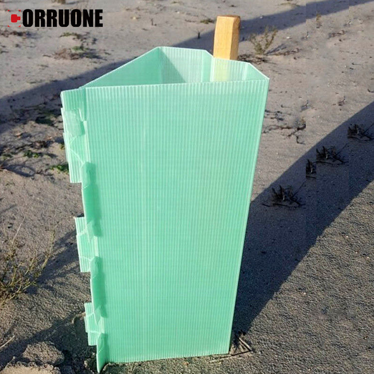L'utilisation d'un protecteur de feuille en plastique pour les nid d'abeilles est très bon marché.