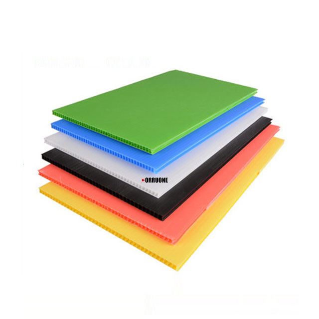 Le panneau cannelé par Correx blanc de panneau de pp 4x8 4mm 5mm Correx a adapté aux besoins du client