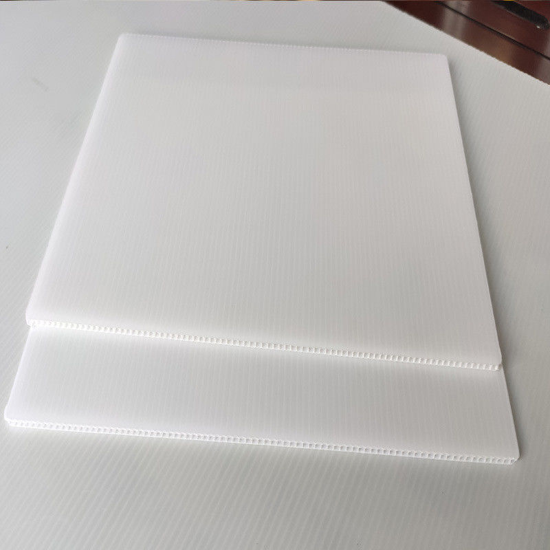 ROHS 6mm a réutilisé les feuilles en plastique ondulées des feuilles de Coroplast 4 x 8