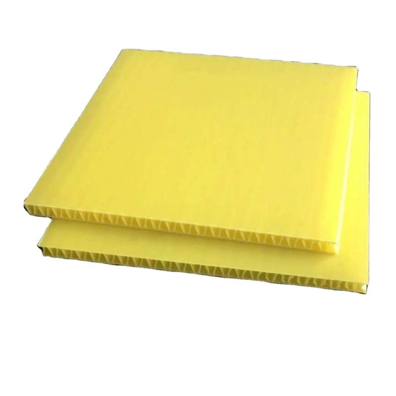 La feuille ondulée A4 Coroplast de HDPE ignifuge de Sunproof couvre 4x8
