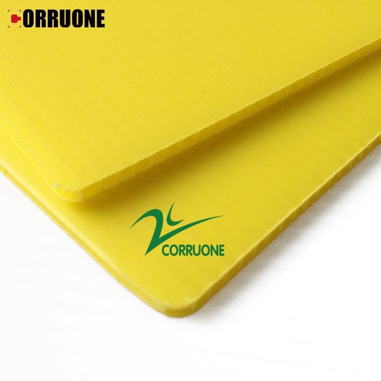 Le conseil jaune de Coroplast 5mm 6mm 8mm a ridé les feuilles en plastique 4x8