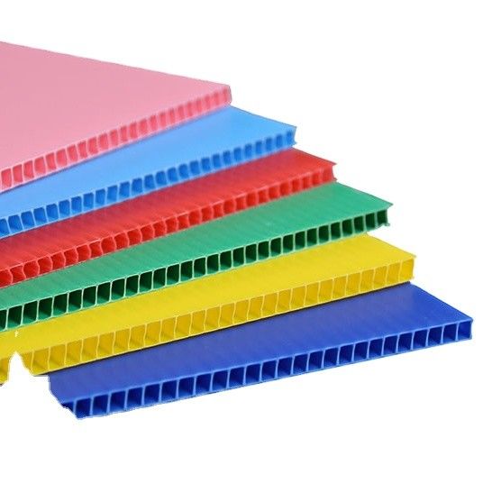 Panneau jaune coloré de la feuille 2400mm Correx de Coreflute de polypropylène