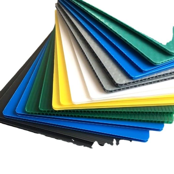 4mm Corflute ont ridé la feuille en plastique de protection de plancher de couverture pour la construction